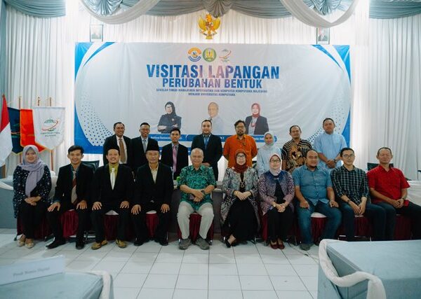 Dari Sekolah Tinggi ke Universitas: Apa Bedanya dan Apa Untungnya?