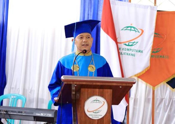 Kisah Inspiratif Kusnana M.Kom, Bocah Dusun Jadi Ketua STMIK yang Kini Bertransformasi jadi Universitas Komputama