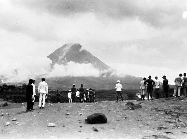 26 Oktober 2025 Memperingati Hari Apa? Ada Gunung Merapi dan Mbah Maridjan