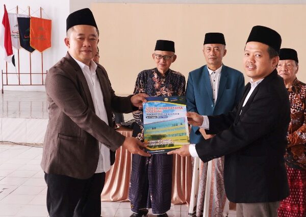 Hangat, Sertijab Ketua STMIK ke Rektor Universitas Komputama
