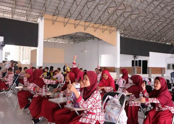 Mengintip Keseruan Siswa SD Belajar Robotika dan Kreator Konten di Universitas Komputama (UNIKMA)